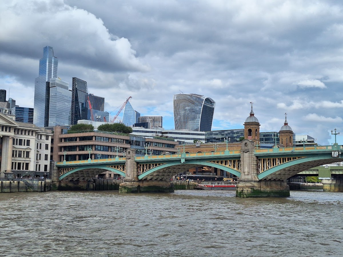 Thames Boat Cruises At Temple Pier photo