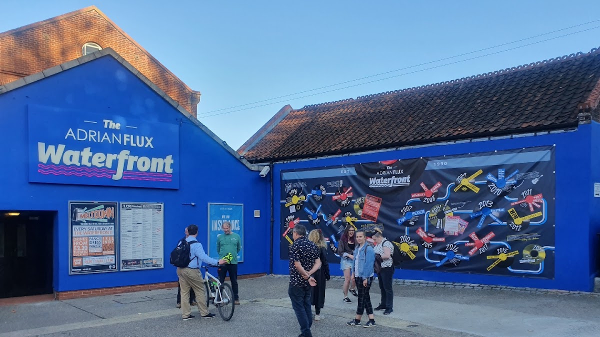 The Adrian Flux Waterfront Studio photo