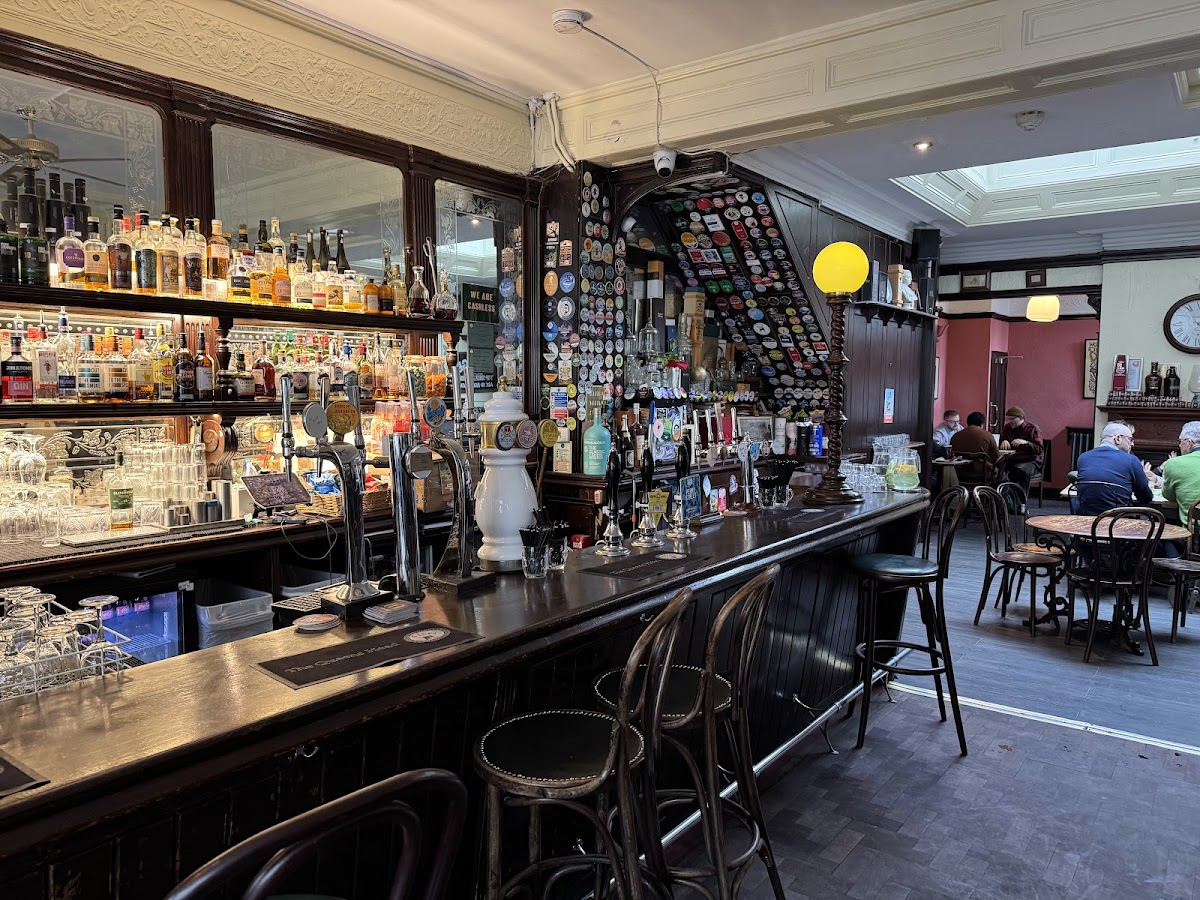 The Top Bar @ The Queens Head photo