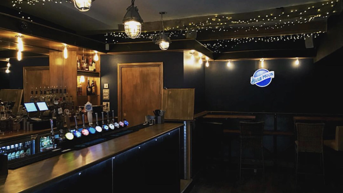 Elliotts Bar photo