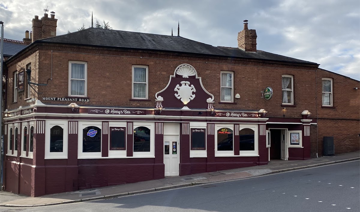 Henry's Bar photo
