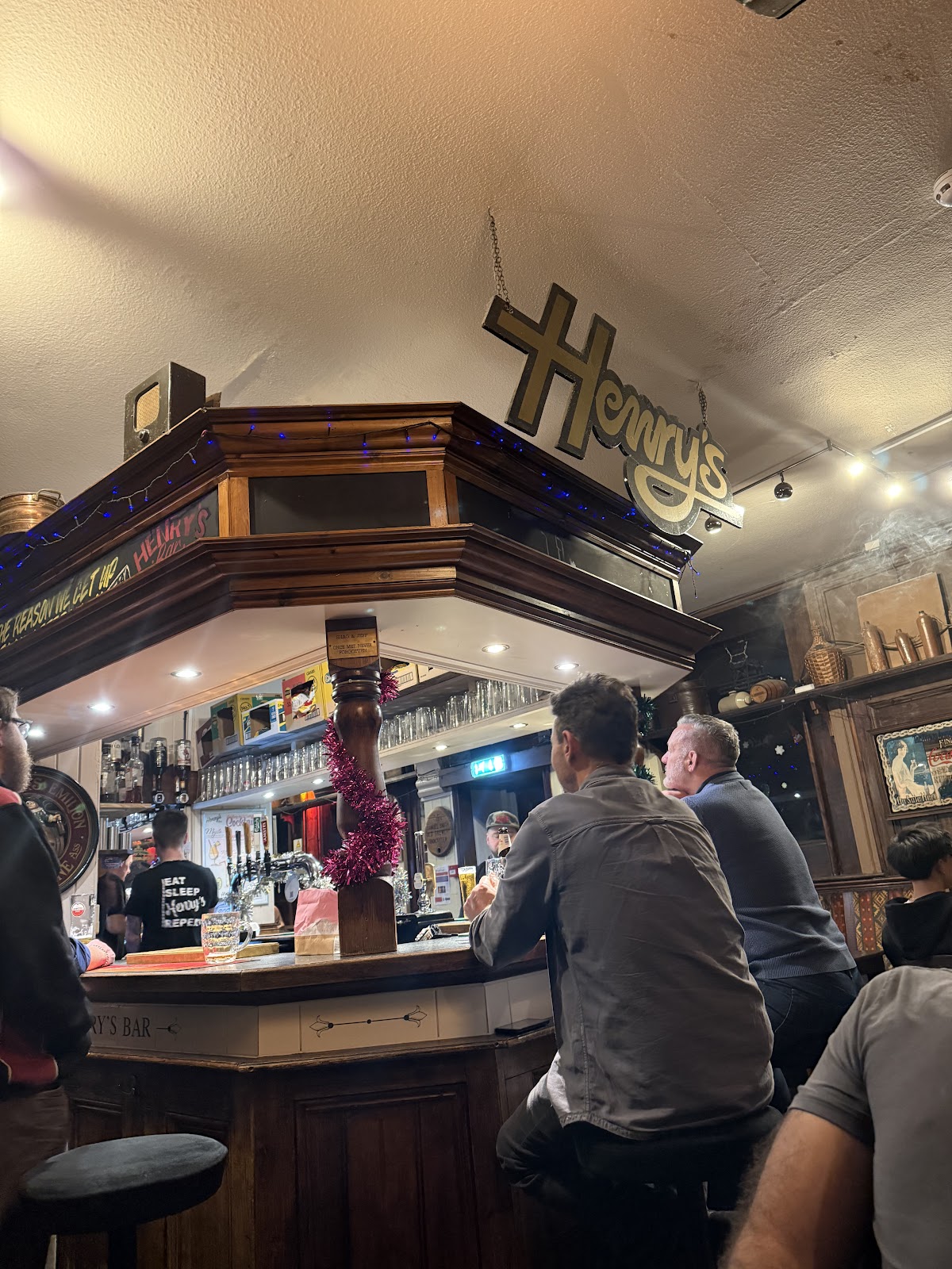 Henry's Bar photo