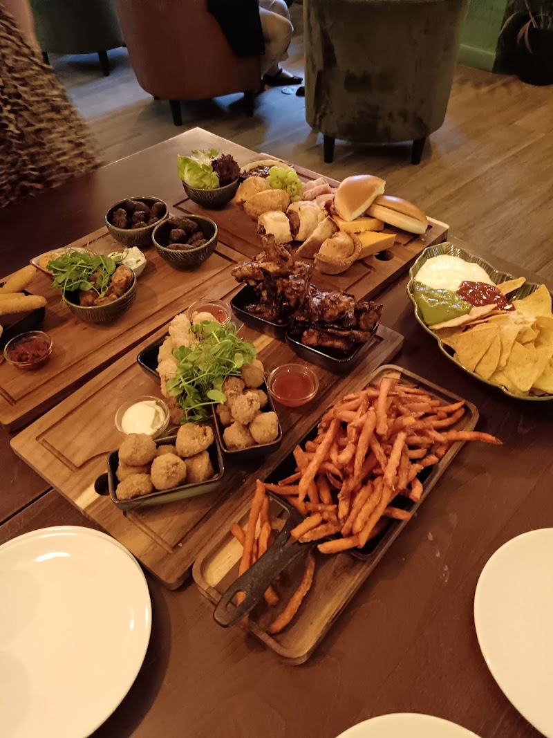 The Crescent Lounge — photo 2