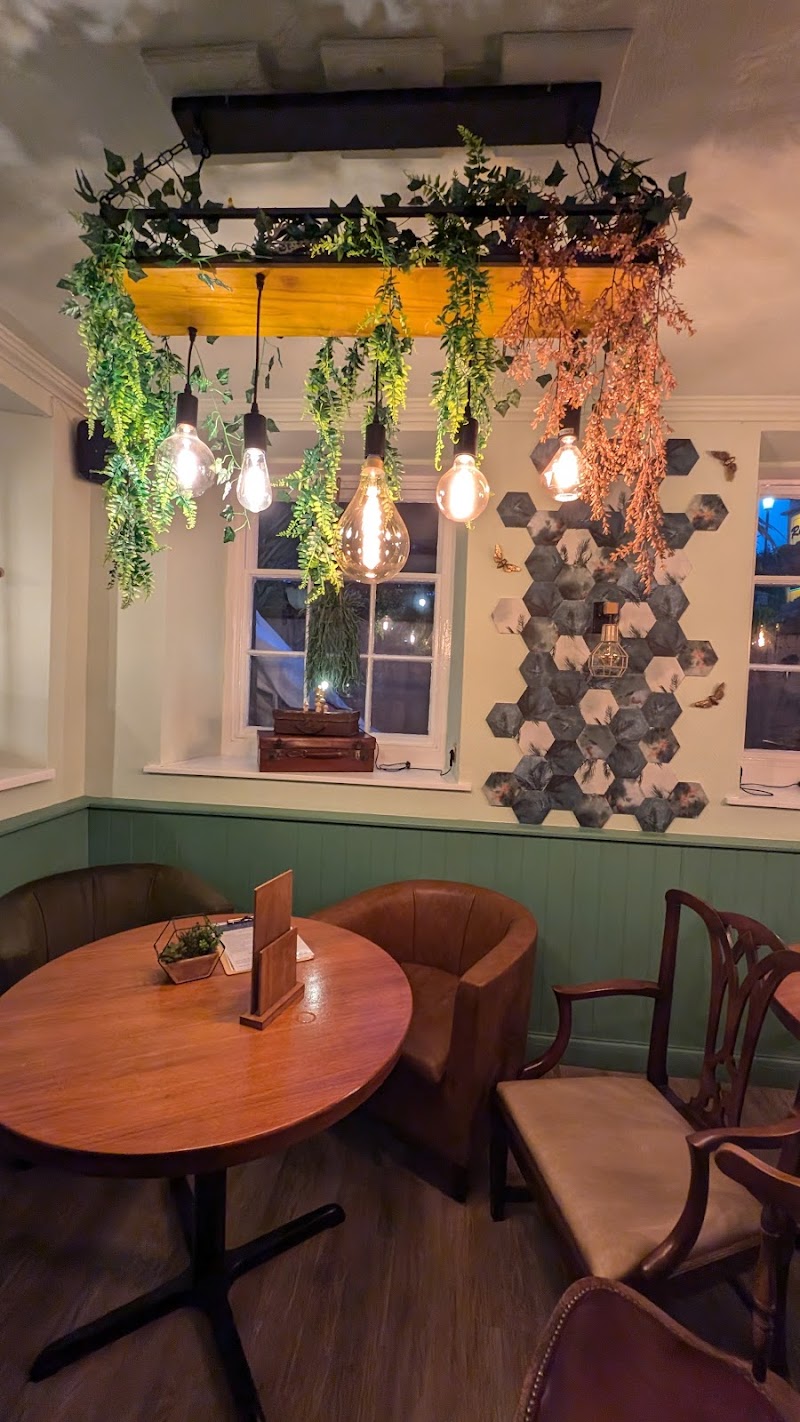 The Crescent Lounge — photo 4