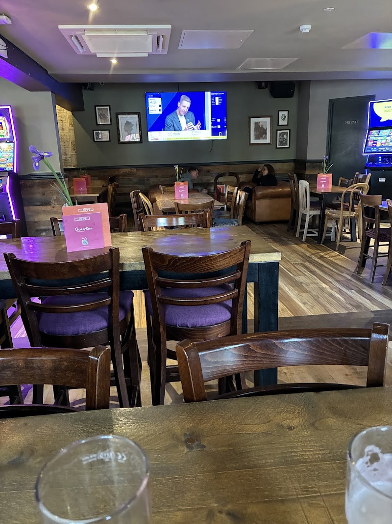 The Queens Head photo