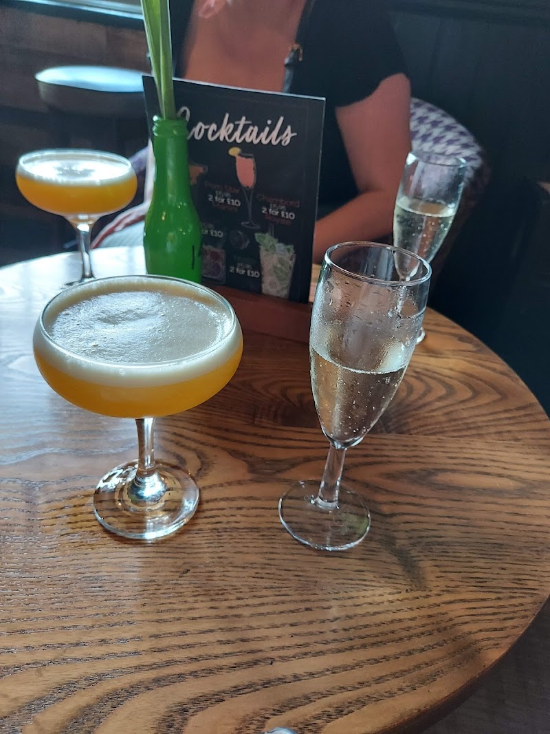 The Queens Head photo