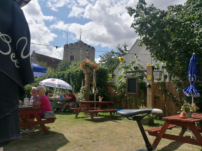 The Queens Head photo