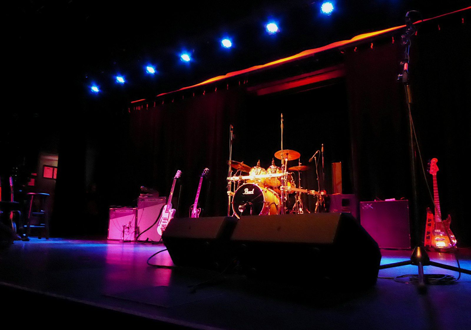 Full stage — Saturday headline